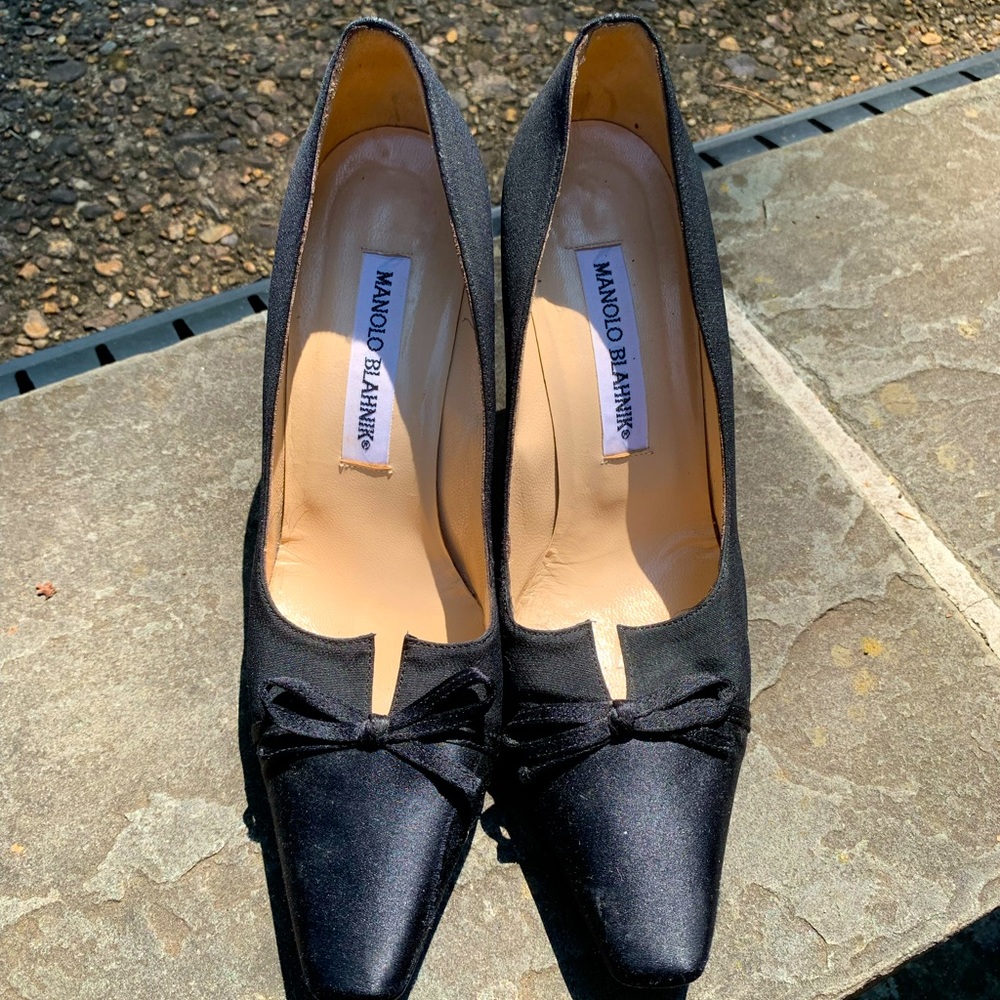 Manolo Blahnik black satin stiletto pumps with bow